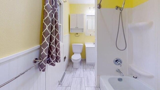 Building Photo - 905 Lincoln Ave