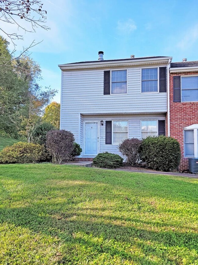 Building Photo - 941 Maiden St