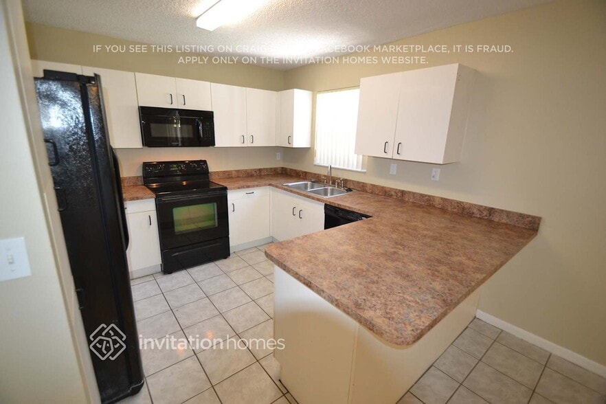 Building Photo - 2632 W Saratoga Dr