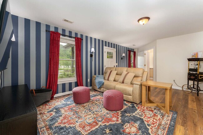 Building Photo - 2224 Brevard Rd