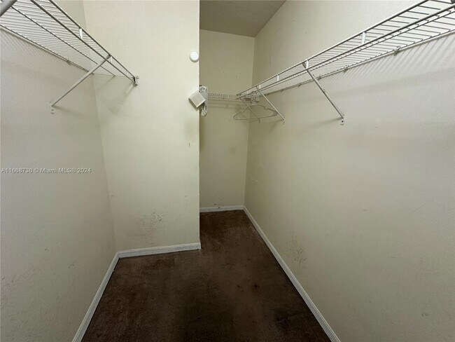 Building Photo - 1320 SE 31st Ct