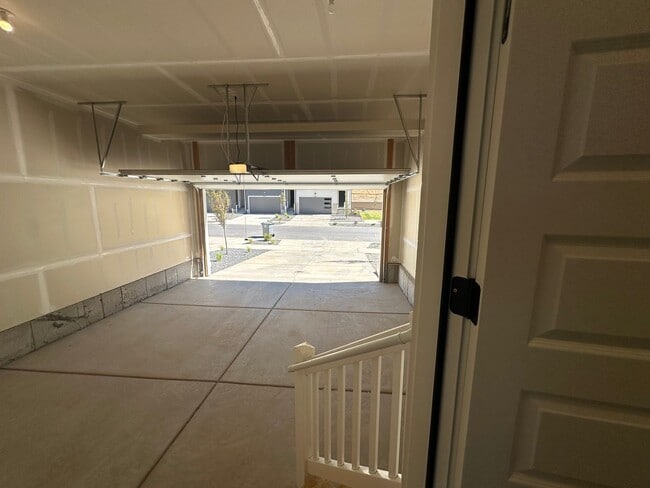 Building Photo - 5260 Acacia Dr