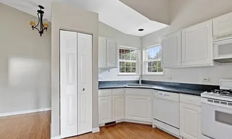 Building Photo - 7049 Buchanan Dr