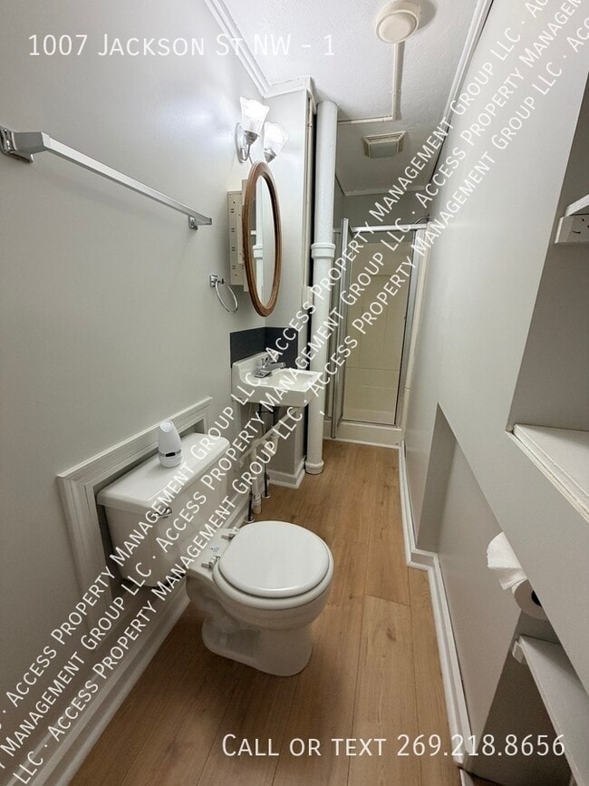 Building Photo - 1007 Jackson St NW