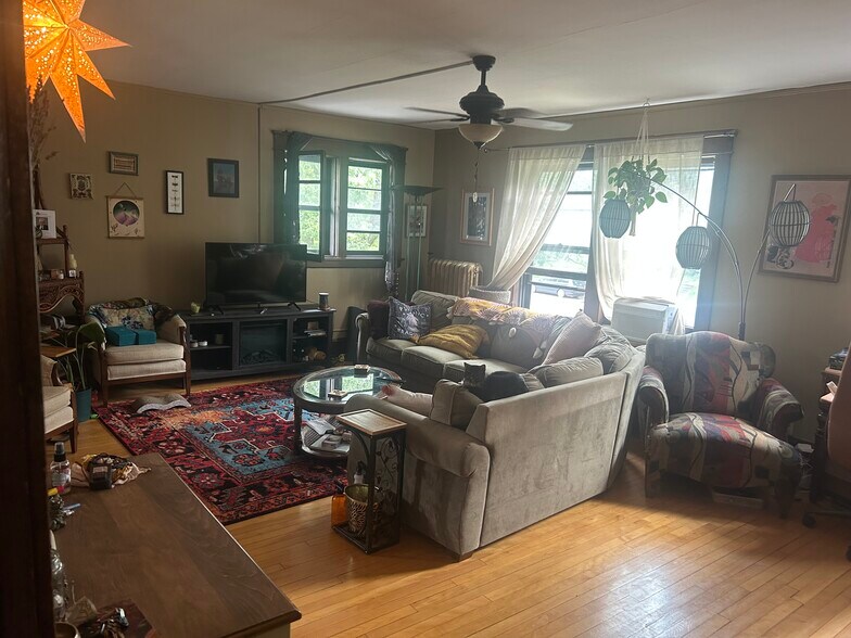Great room - 1696 Marshall Ave