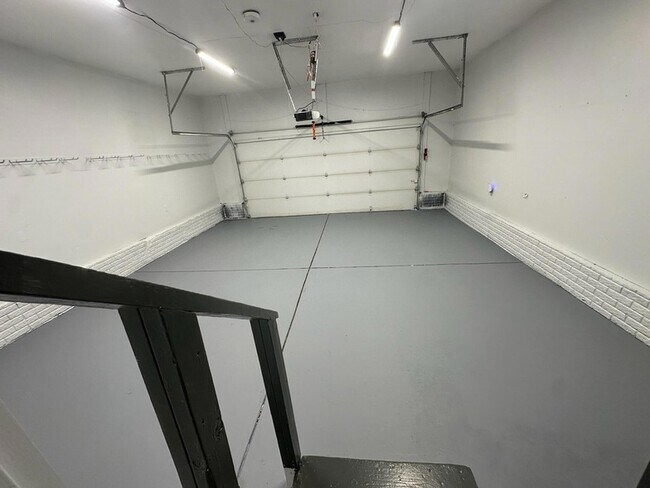 Building Photo - 8890 W Farm Rd 104