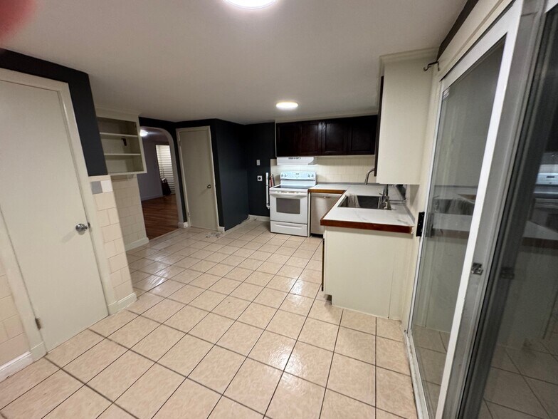 Building Photo - 115 Vermont St