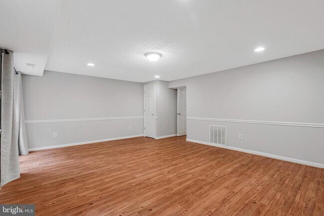 Building Photo - 6401 Old Scotts Ct