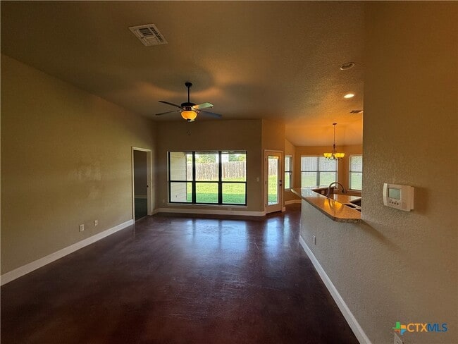Building Photo - 2011 Sungate Dr