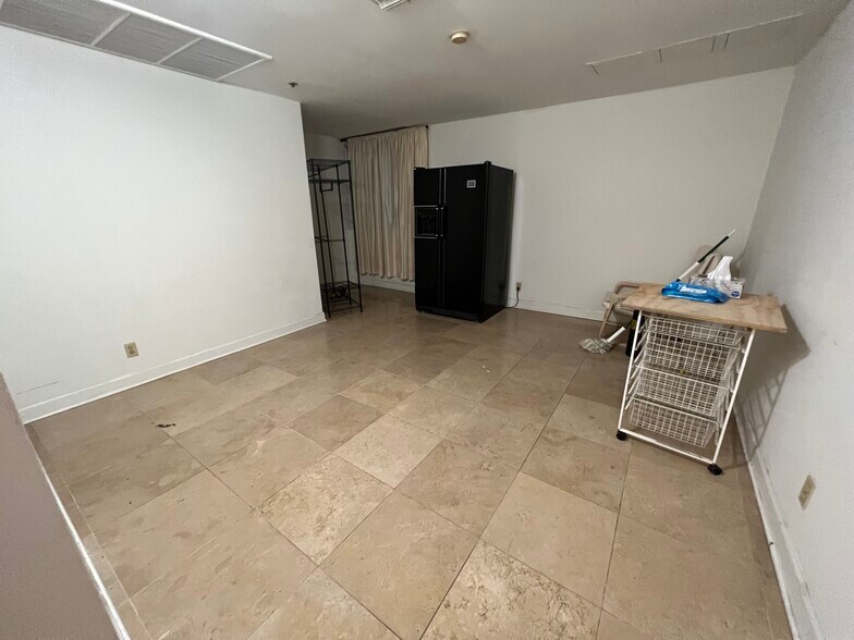 Building Photo - 10660 WILSHIRE Blvd