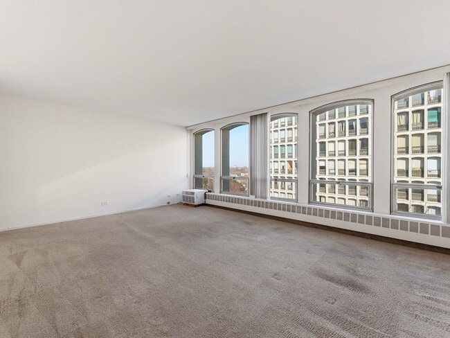 Building Photo - 1400 E 55th Pl