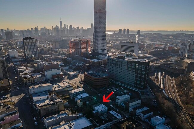 Building Photo - 114A Cottage St