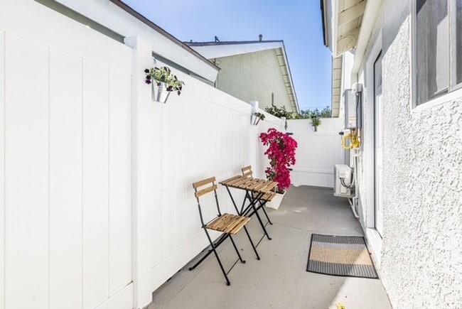 Building Photo - Newly Renovated Guest House Studio in Granada Hills - Utilities & wifi included!