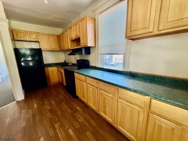 Building Photo - 37 Oakland Terrace