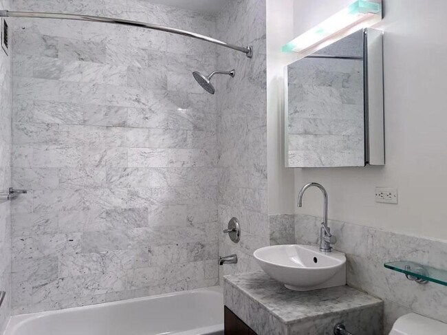 Building Photo - 2 bedroom in NEW YORK NY 10005
