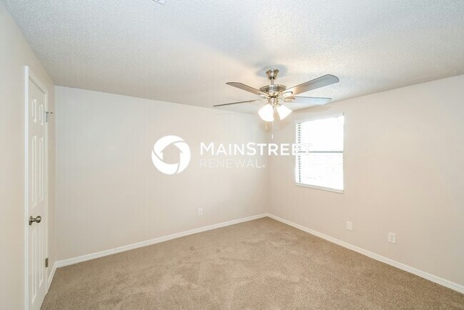 Building Photo - 3 Bedroom Pet-Friendly Home in Orange Park...