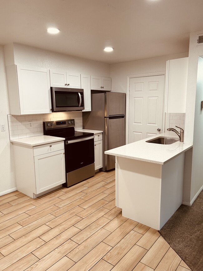 Building Photo - 1216 E Waterside Cv