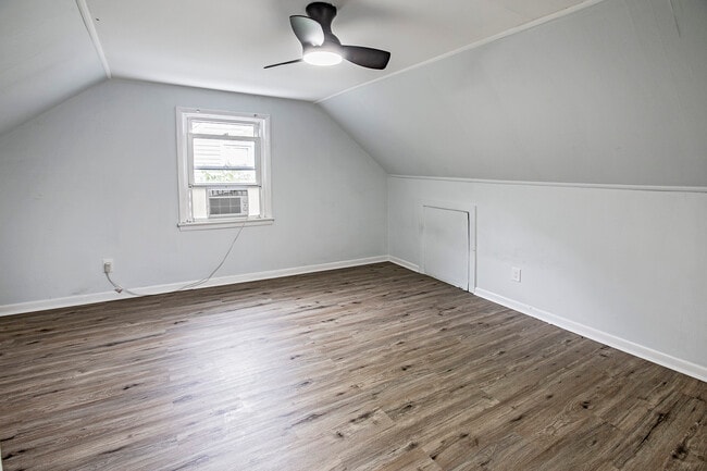 Building Photo - 16 W Linden Ave