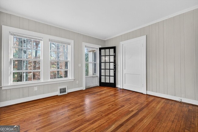 Building Photo - 444 Burlington Rd NE