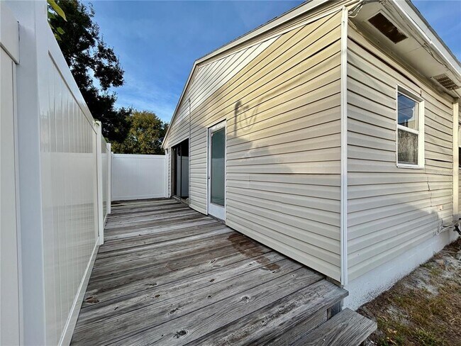 Building Photo - 6100 4th Ave S