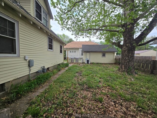 Building Photo - 3 Bedroom with garage and basement