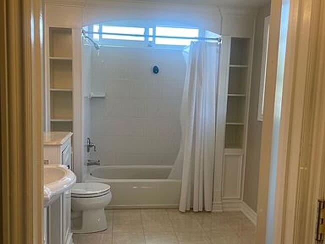 Building Photo - Westlake Village First Neighborhood Cul-De-Sac Home ** Non-Smoking Home/Property**