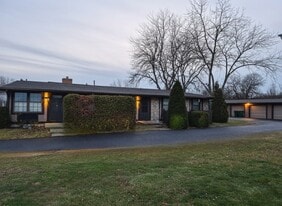 Building Photo - 27035 Oakmead Dr