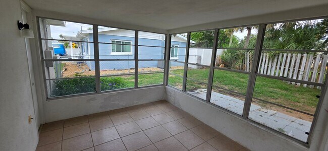 Building Photo - 58 Tropical Dr