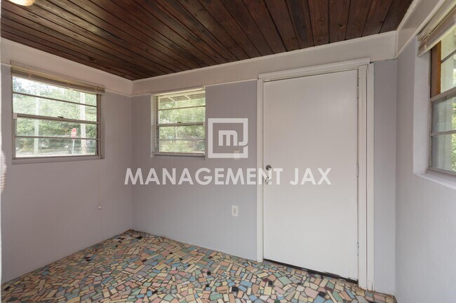 Building Photo - 1598 W 33rd St