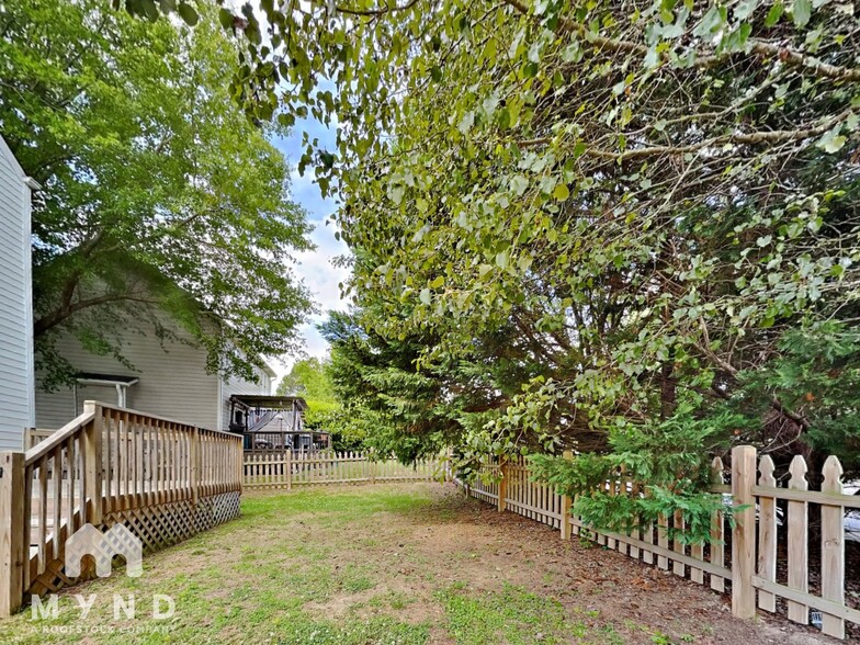 Building Photo - 1937 Indianwood Ct
