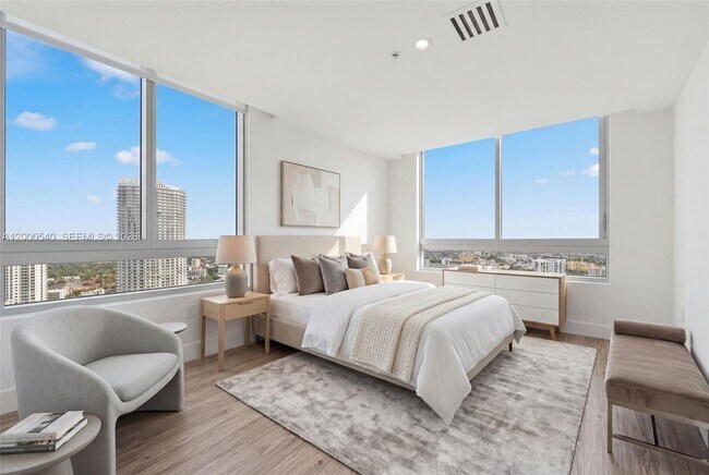 Building Photo - 90 SW 3rd St