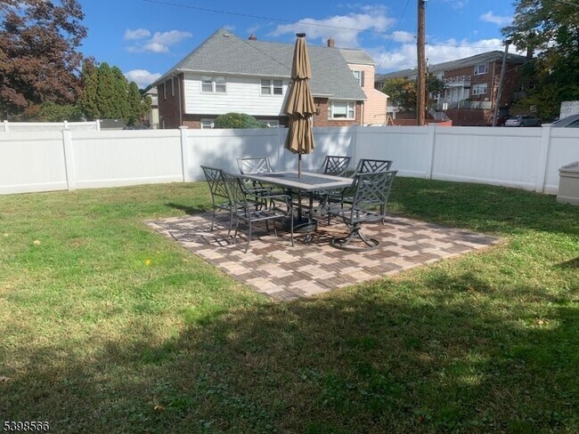 Building Photo - 68 Cottage Pl