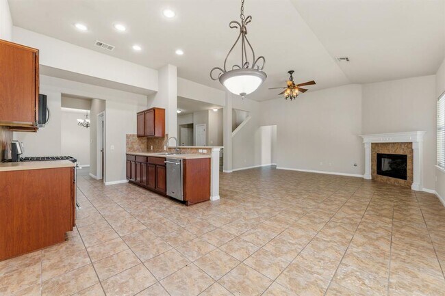 Building Photo - 1216 Willowbrook Dr