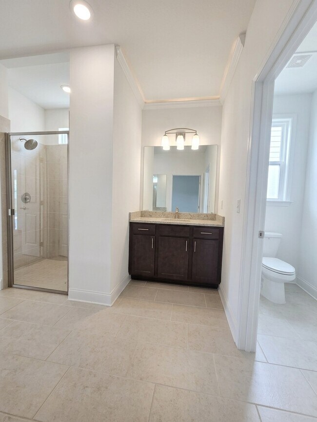 Building Photo - 384 Yardley Ln