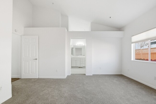 Building Photo - Desirable North Napa 3 Bed Single-Family Home