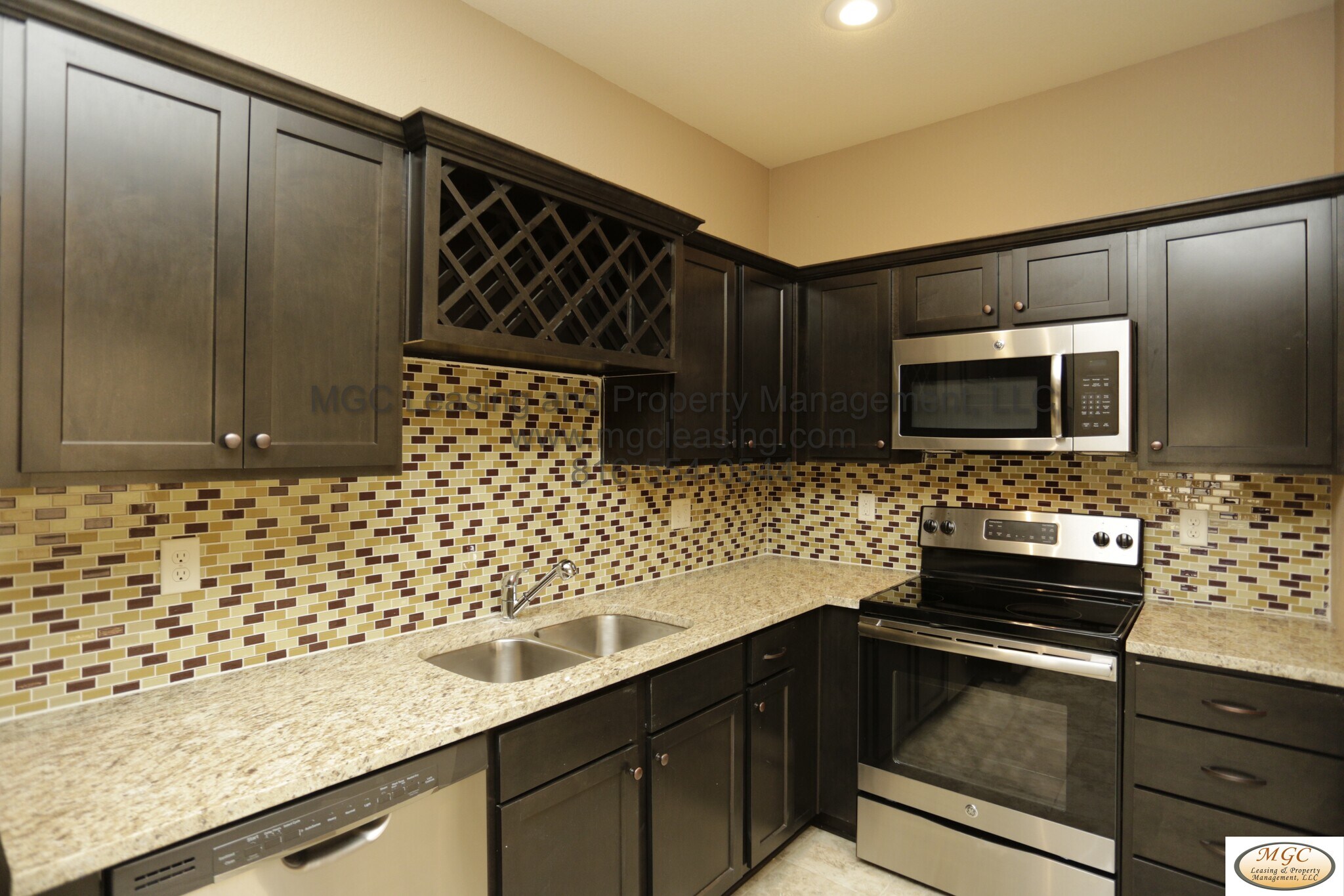 Building Photo - 502 N Foxridge Dr