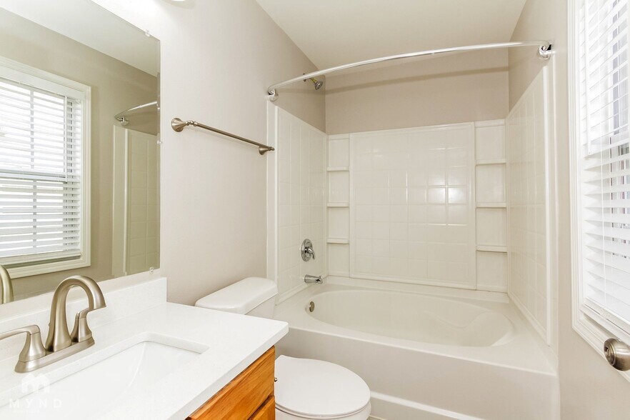 Building Photo - 10325 Hugue Way