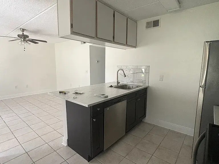 Kitchen - 1601 Big Tree Rd