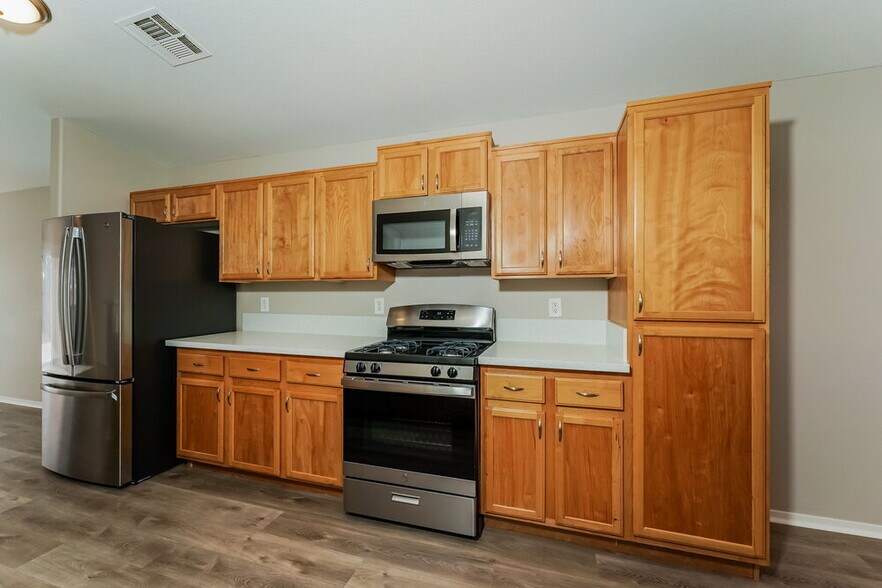 Building Photo - 4833 River Splash Ave