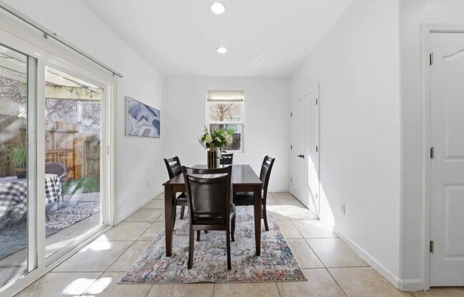 Building Photo - Amazing 3/2.5 N. Natomas!  Beautiful.  Please read full add below for details.