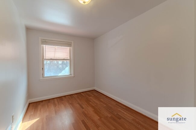 Building Photo - 751 Yale Ave