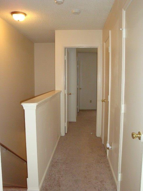 Building Photo - CUTE 2BR/2.5BA town house close to everything!