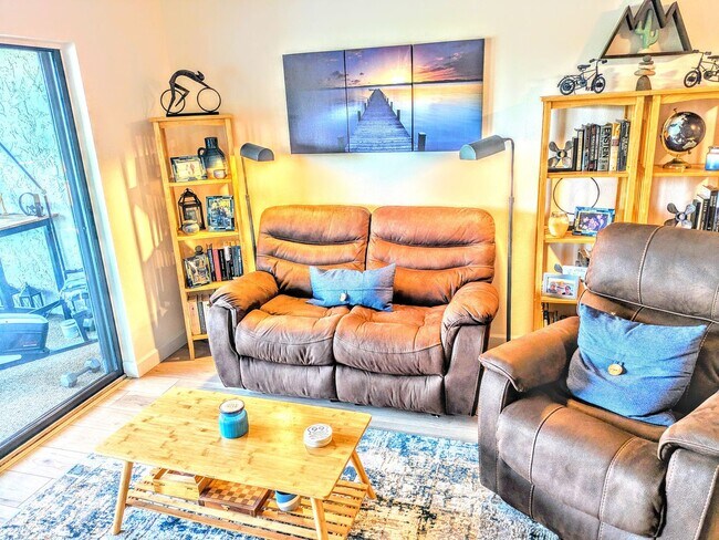 Building Photo - SEASONAL/SHORT TERM TURNKEY condo