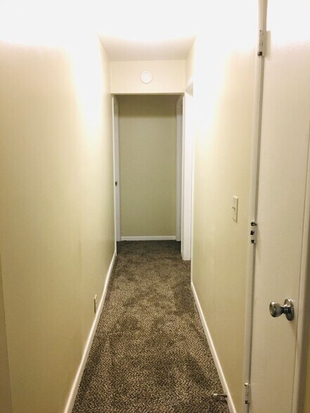 Building Photo - 605 21st St