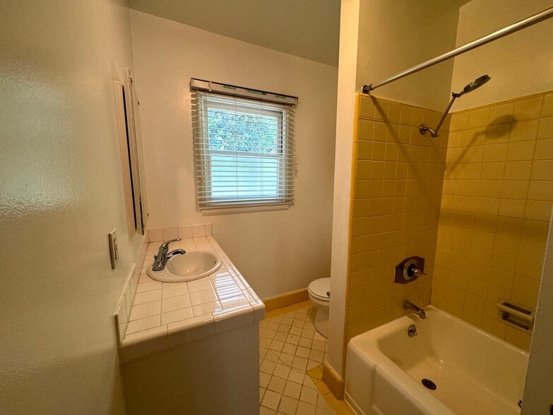 Building Photo - 1271 N Crescent Heights Blvd