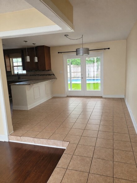 Building Photo - 632 Mayflower Ave