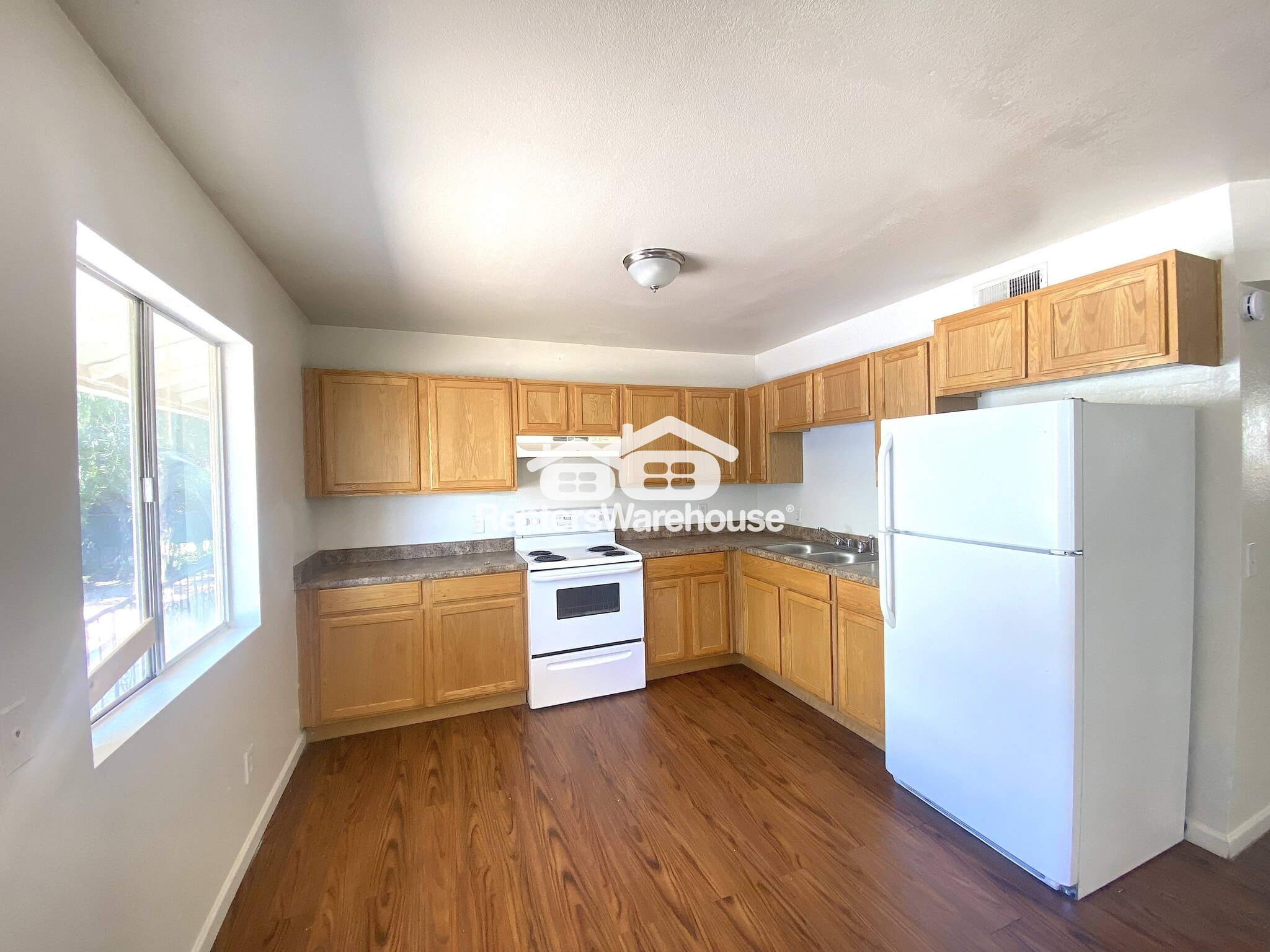Building Photo - 325 S Pioneer