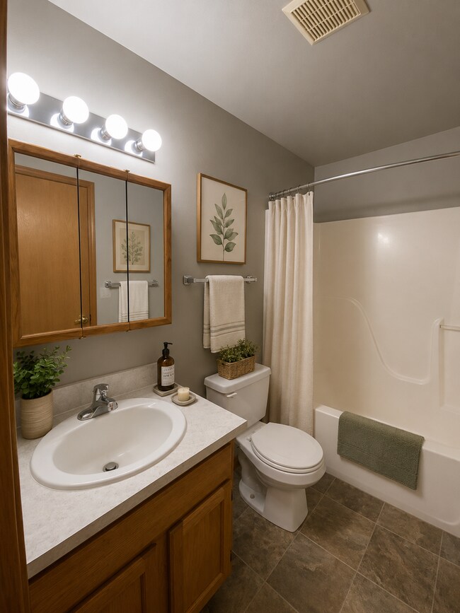 Building Photo - Chill, Grill and Relax! 2bd 2bath Duplex in Yakima!