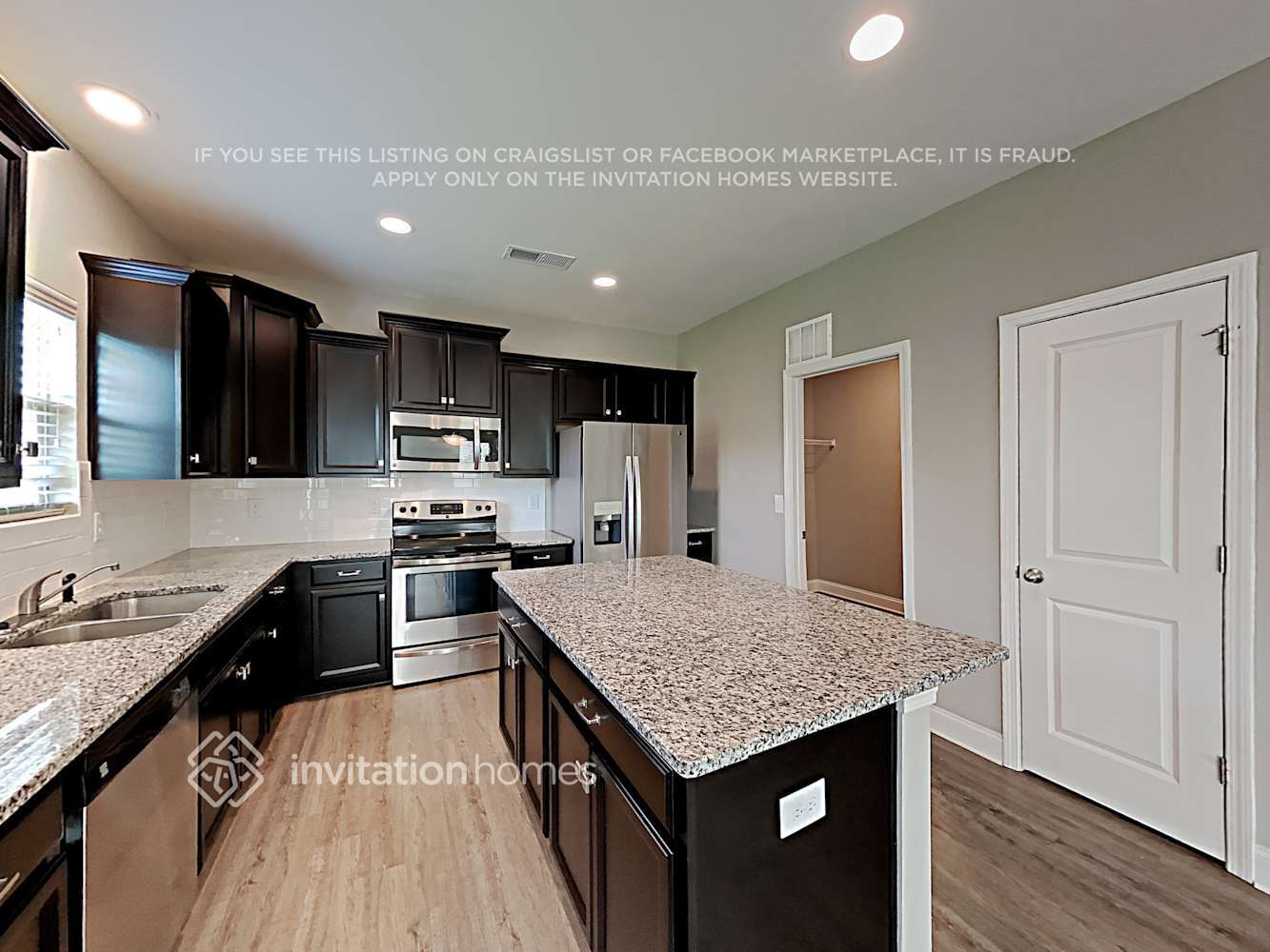 Building Photo - 5366 Roberta Crossing Dr