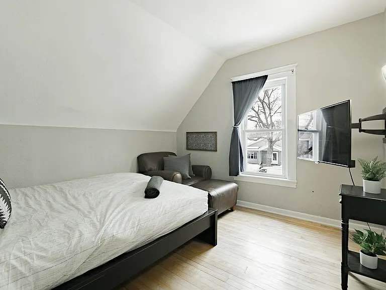 Building Photo - 1541 Charles Ave